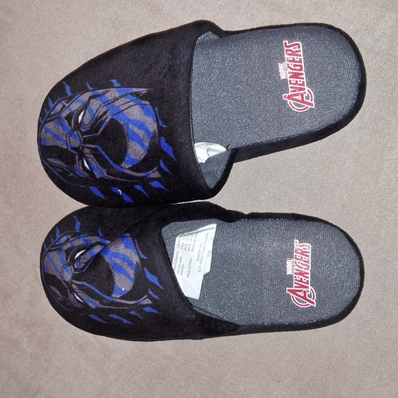 NWOT, Little Kid's, Marvel, Avenger, Slippers/Size 11-12 - Picture 2 of 3